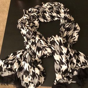Vera Bradley Houndstooth scarf